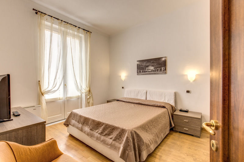 Apollo Apartments Colosseo Рим Екстер'єр фото