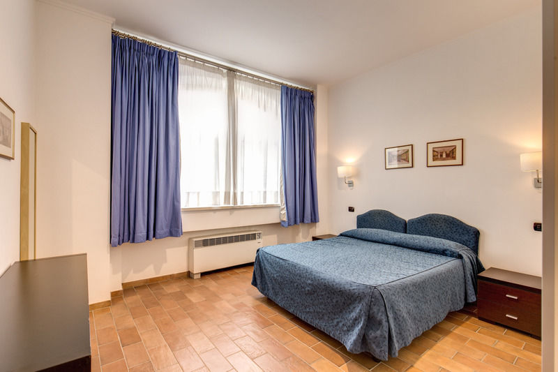 Apollo Apartments Colosseo Рим Екстер'єр фото