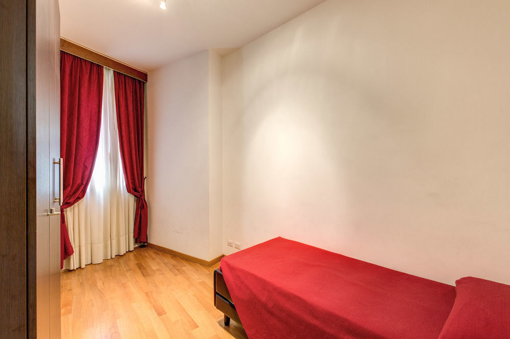 Apollo Apartments Colosseo Рим Екстер'єр фото