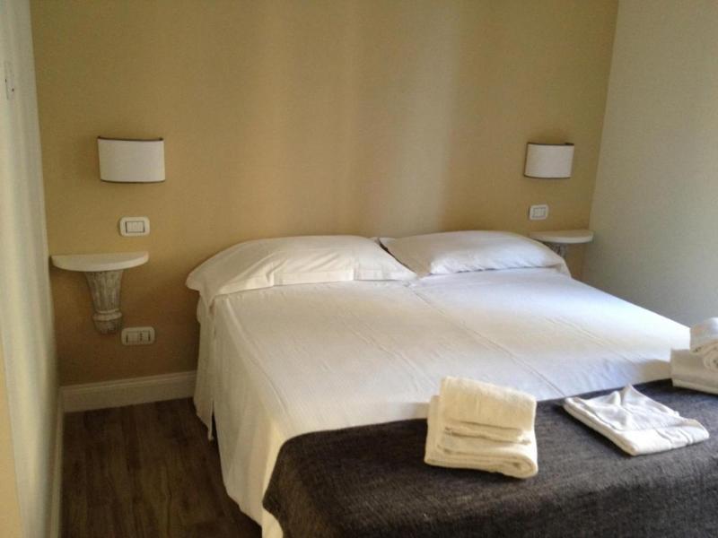 Apollo Apartments Colosseo Рим Екстер'єр фото